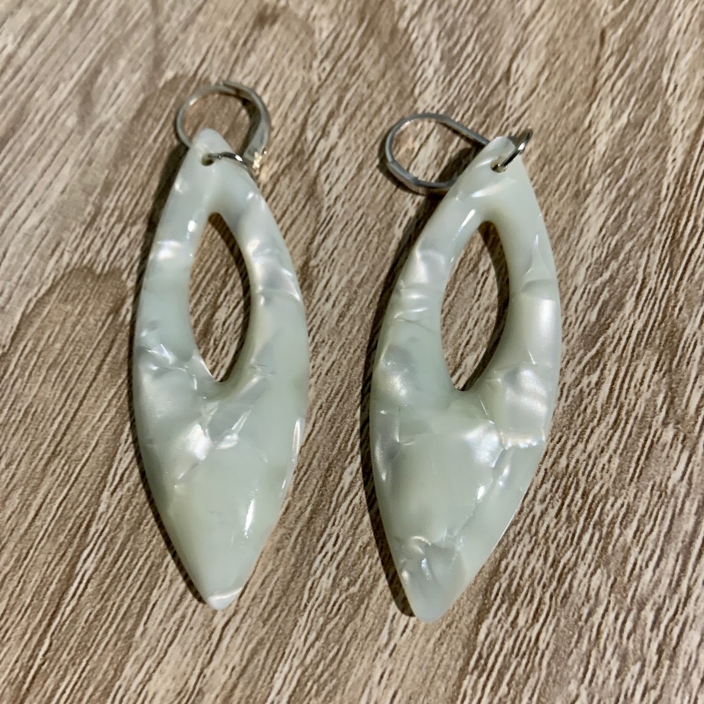 Mother of Pearl colored oval earrings